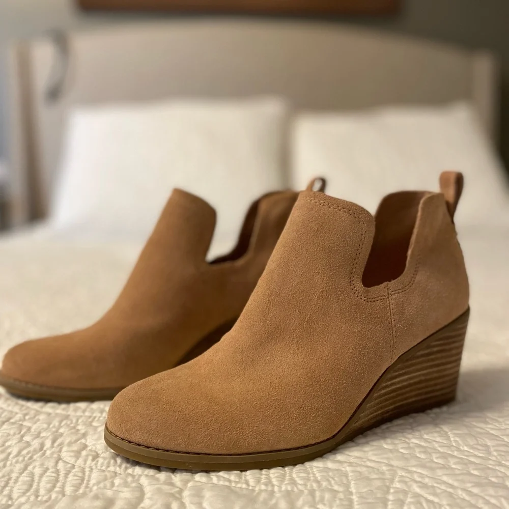 Toms Tan Ankle Booties - Picture 2 of 8